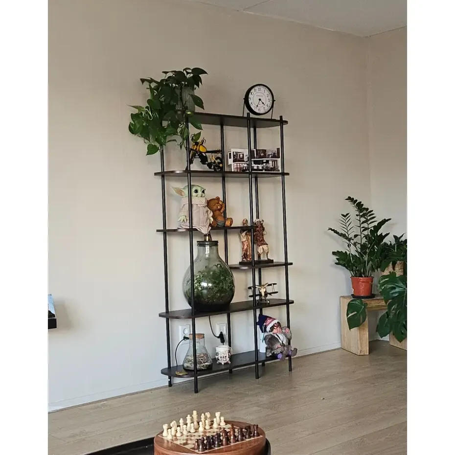 Moderne metalen en bruin houten etagère