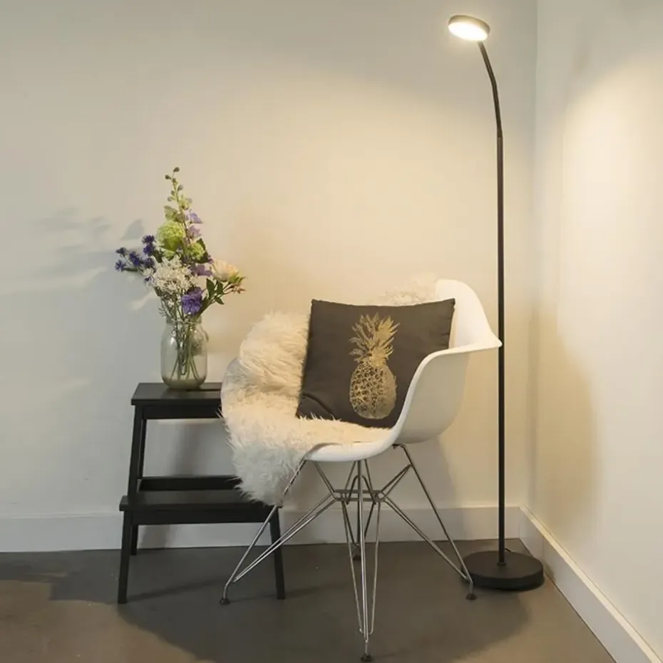 Qazqa vloerlampen trax zwart geïntegreerde led